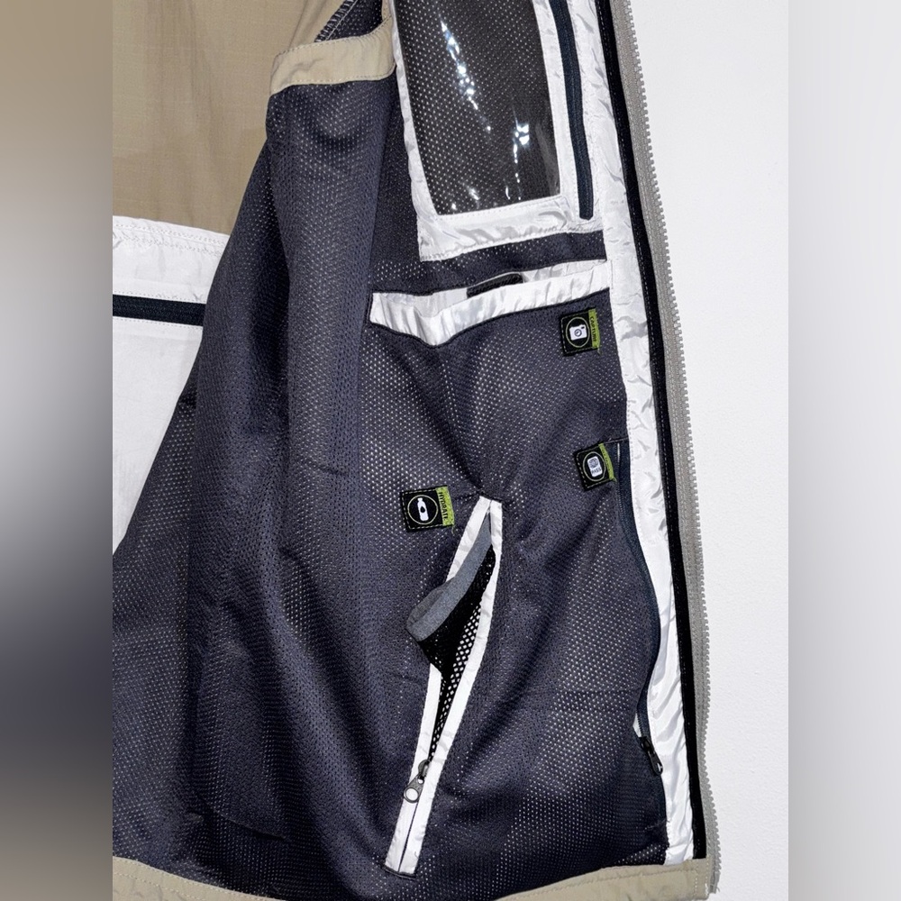 Exofficio Khaki Zip-Up Vest - Picture 9 of 10